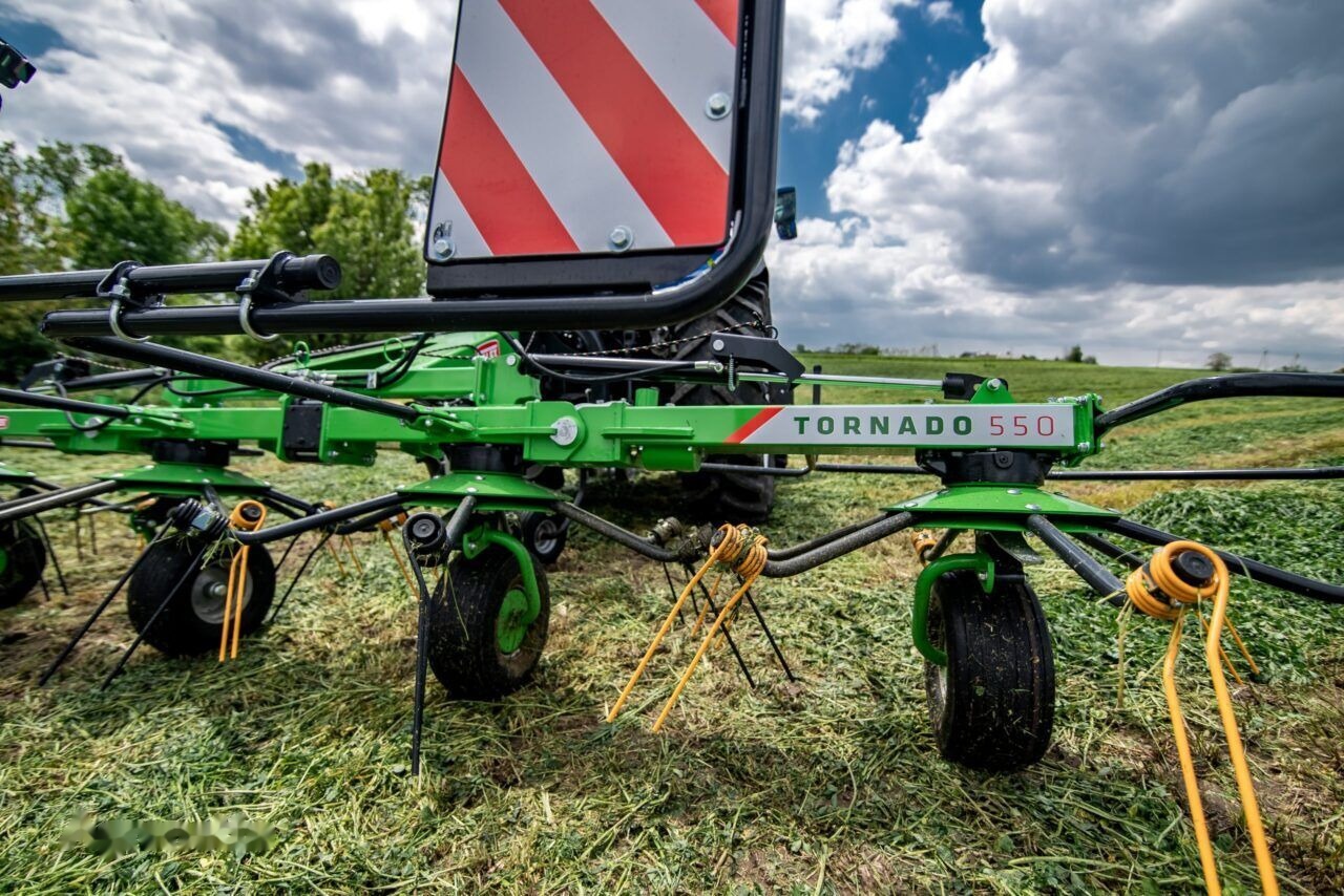 Talex Przetrząsacz 4 wirnikowy ciągany z WOM, Tornado - Obraceč/ Shrnovač: obrázek 2 Talex Przetrząsacz 4 wirnikowy ciągany z WOM, Tornado - Obraceč/ Shrnovač: obrázek 2