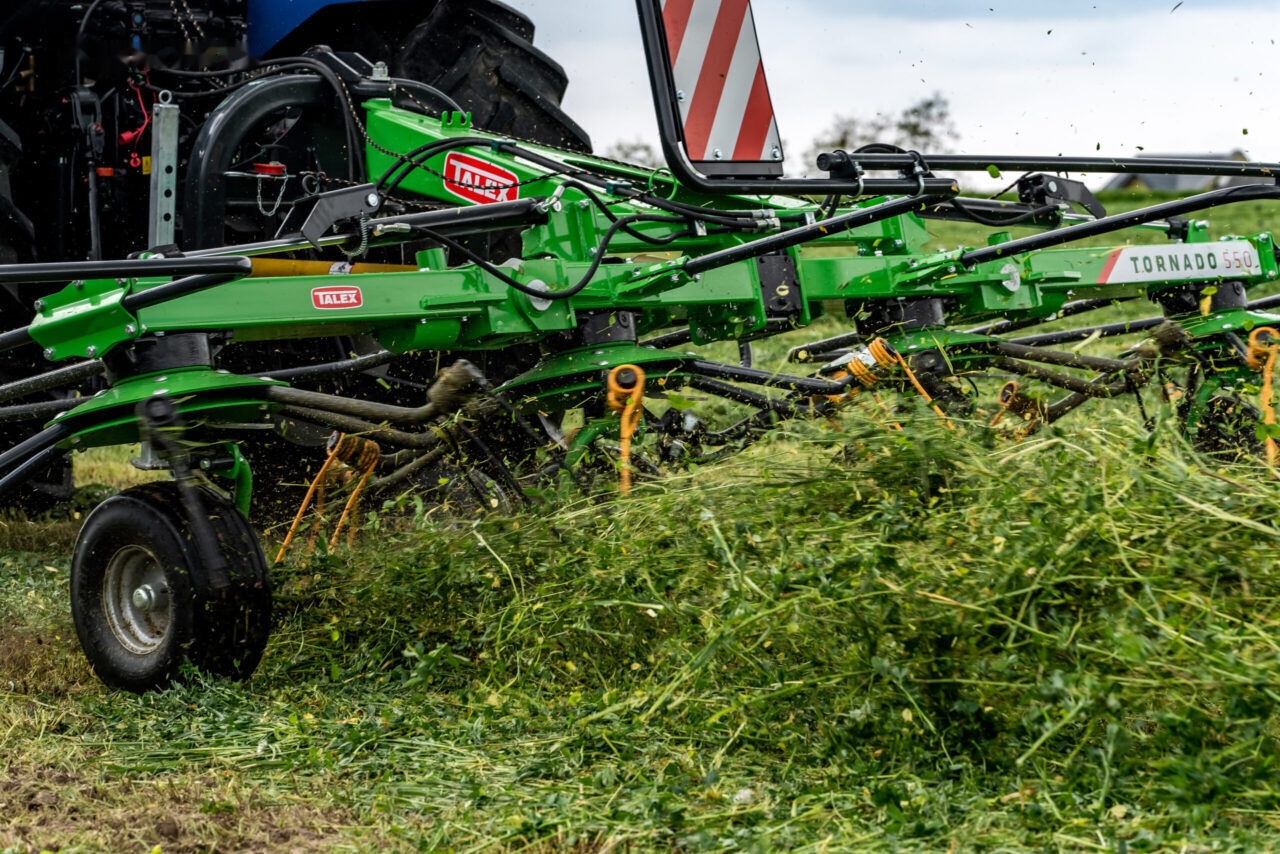 Talex Przetrząsacz 4 wirnikowy ciągany z WOM, Tornado - Obraceč/ Shrnovač: obrázek 5 Talex Przetrząsacz 4 wirnikowy ciągany z WOM, Tornado - Obraceč/ Shrnovač: obrázek 5