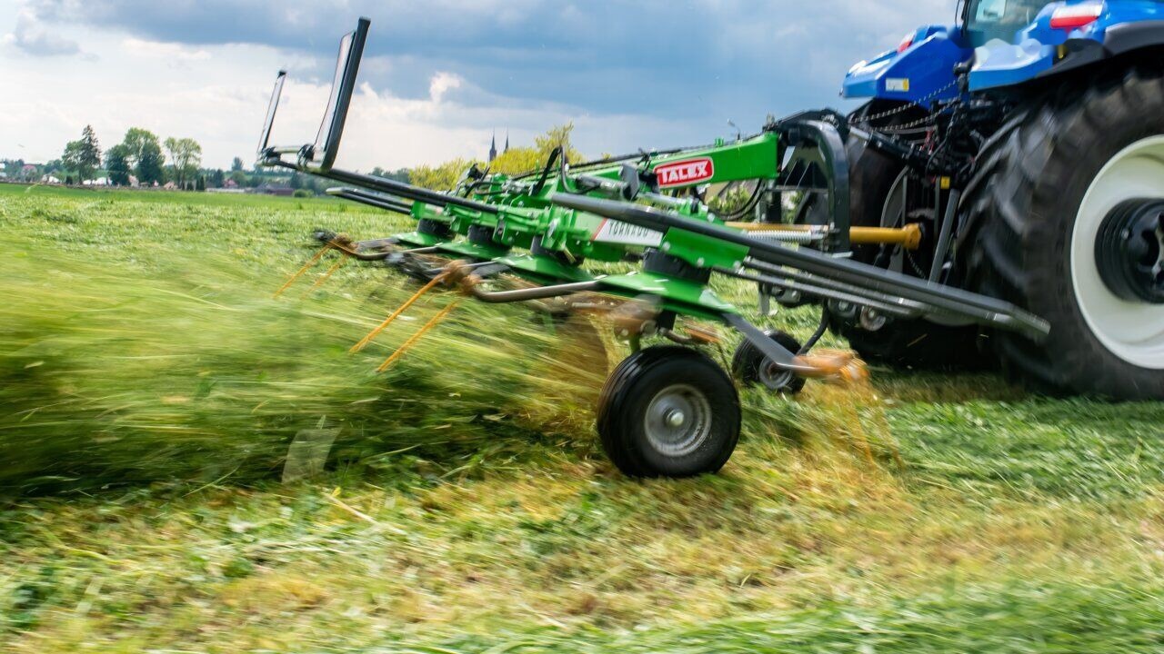Talex Przetrząsacz 4 wirnikowy zawieszany z WOM, Tornado - Obraceč/ Shrnovač: obrázek 5 Talex Przetrząsacz 4 wirnikowy zawieszany z WOM, Tornado - Obraceč/ Shrnovač: obrázek 5
