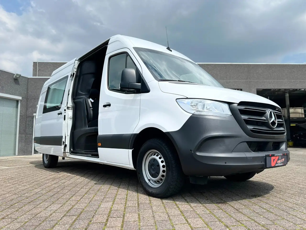 Mercedes-Benz Sprinter 315 L3H2 (37.500€ex) 3.5T SLEEP | DUB CAB 7PL - Dodávka s dvojitou kabinou: obrázek 2 Mercedes-Benz Sprinter 315 L3H2 (37.500€ex) 3.5T SLEEP | DUB CAB 7PL - Dodávka s dvojitou kabinou: obrázek 2