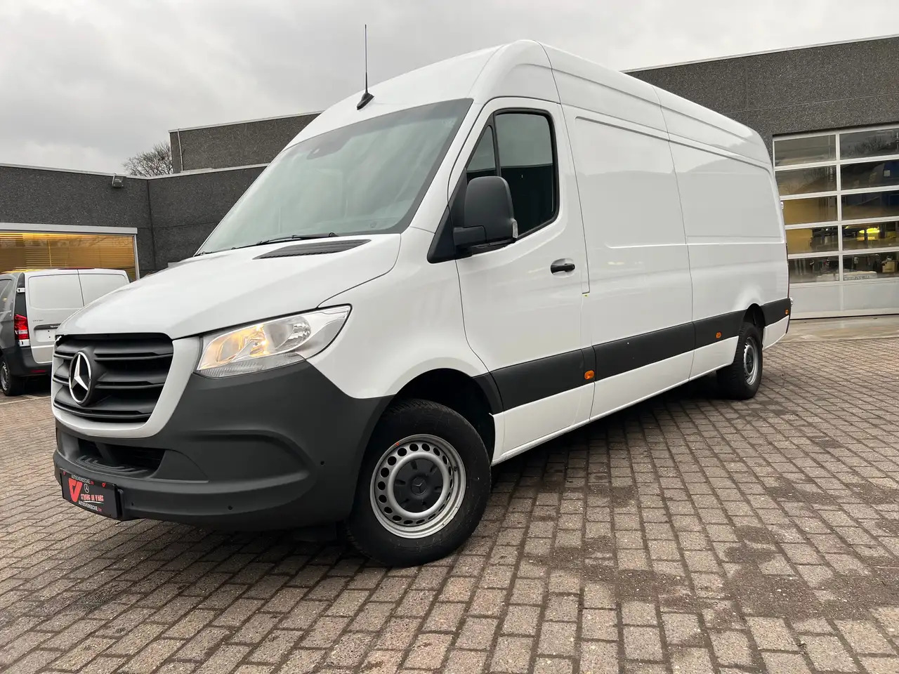 Mercedes-Benz Sprinter 317 L3H2 (37.000ex) 9G-TRONIC CAMERA PTS MBUX - Furgon: obrázek 2 Mercedes-Benz Sprinter 317 L3H2 (37.000ex) 9G-TRONIC CAMERA PTS MBUX - Furgon: obrázek 2
