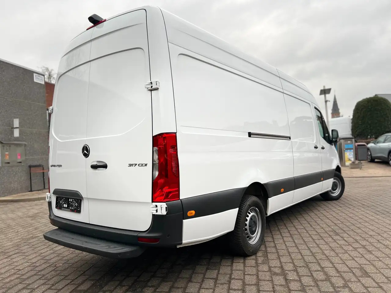 Mercedes-Benz Sprinter 317 L3H2 (37.000ex) 9G-TRONIC CAMERA PTS MBUX - Furgon: obrázek 4 Mercedes-Benz Sprinter 317 L3H2 (37.000ex) 9G-TRONIC CAMERA PTS MBUX - Furgon: obrázek 4