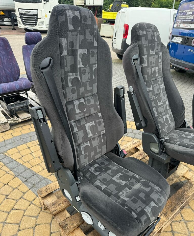 Mercedes-Benz ACTROS MP 2 MP 3 AXOR truck - Sedaček pro Nákladní auto: obrázek 2 Mercedes-Benz ACTROS MP 2 MP 3 AXOR truck - Sedaček pro Nákladní auto: obrázek 2