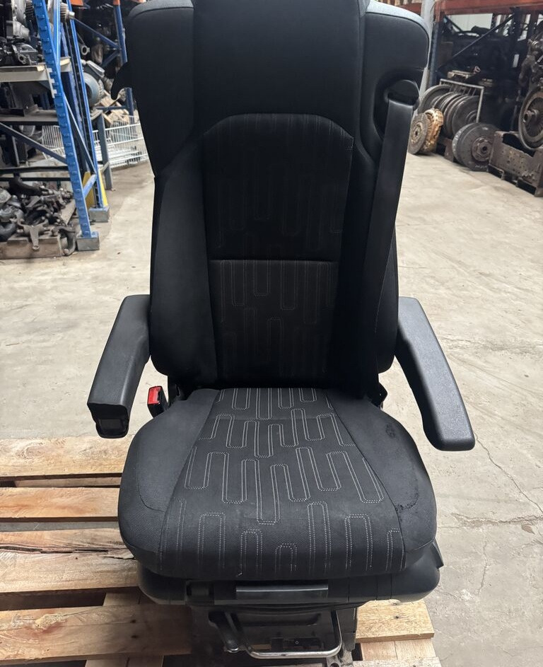 Mercedes-Benz Actros MP 4 Antos Arocs truck - Sedaček pro Nákladní auto: obrázek 4 Mercedes-Benz Actros MP 4 Antos Arocs truck - Sedaček pro Nákladní auto: obrázek 4