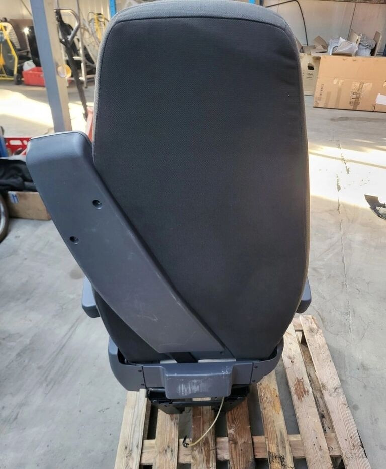 Scania R Euro 6 2189660 Scania R Euro 6 2189660 truck - Sedaček pro Nákladní auto: obrázek 4 Scania R Euro 6 2189660 Scania R Euro 6 2189660 truck - Sedaček pro Nákladní auto: obrázek 4