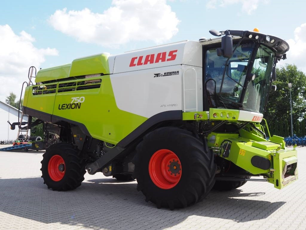 Claas Lexion 750 GPS + V770 - Sklízecí mlátička: obrázek 4 Claas Lexion 750 GPS + V770 - Sklízecí mlátička: obrázek 4