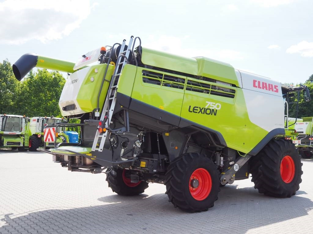 Claas Lexion 750 GPS + V930 - Sklízecí mlátička: obrázek 3 Claas Lexion 750 GPS + V930 - Sklízecí mlátička: obrázek 3