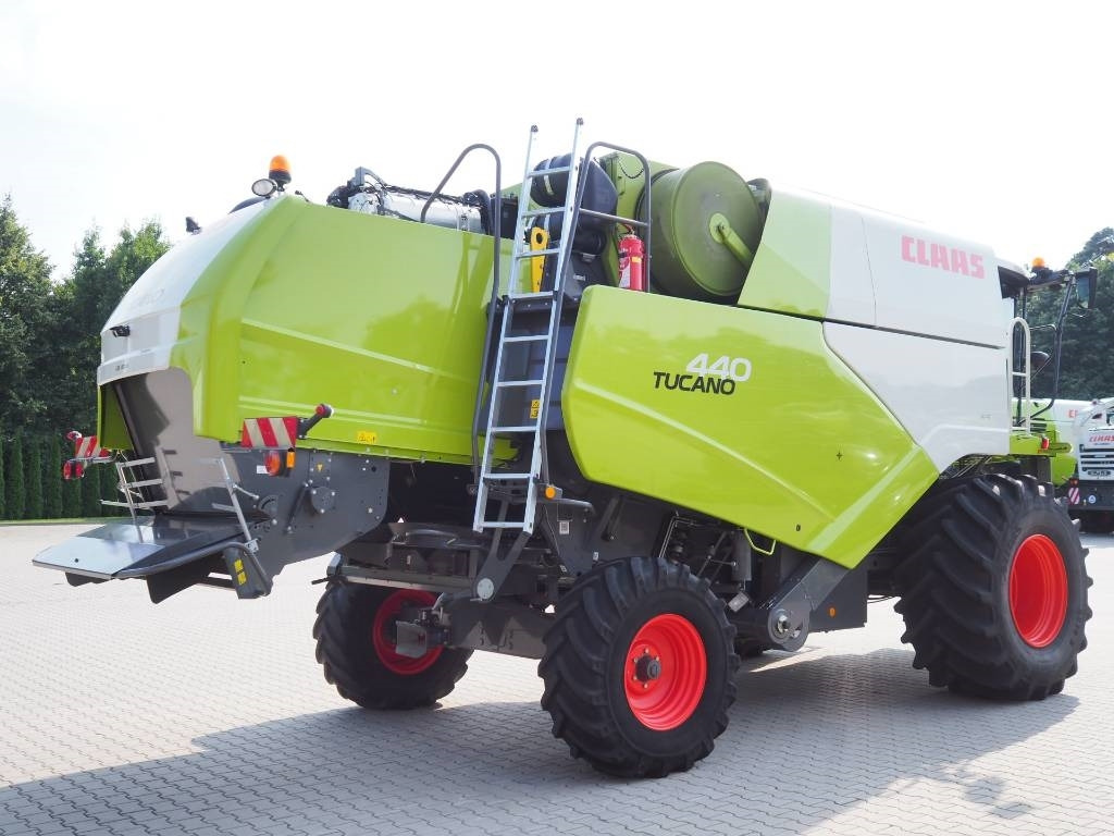 Claas Tucano 440 + V620 - Sklízecí mlátička: obrázek 3 Claas Tucano 440 + V620 - Sklízecí mlátička: obrázek 3