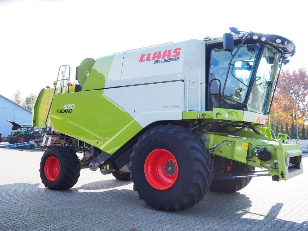 Claas Tucano 570 GPS + V770 - Sklízecí mlátička: obrázek 4 Claas Tucano 570 GPS + V770 - Sklízecí mlátička: obrázek 4