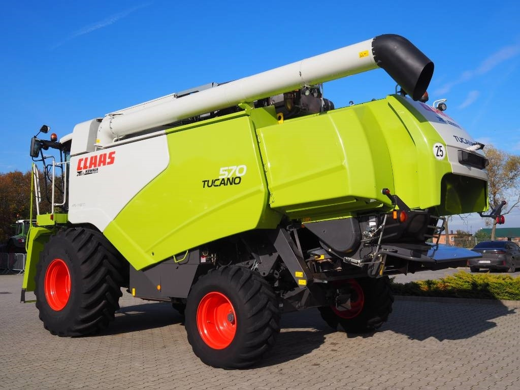 Claas Tucano 570 GPS + V770 - Sklízecí mlátička: obrázek 2 Claas Tucano 570 GPS + V770 - Sklízecí mlátička: obrázek 2