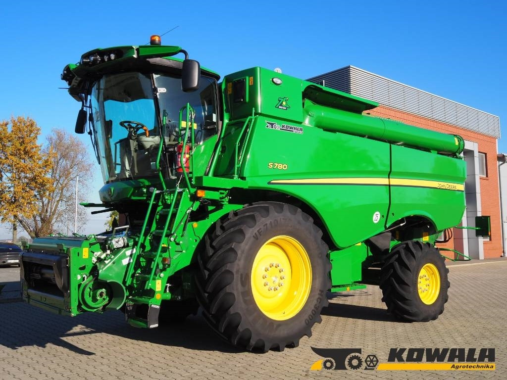 John Deere S780 + 730X - Sklízecí mlátička: obrázek 1 John Deere S780 + 730X - Sklízecí mlátička: obrázek 1