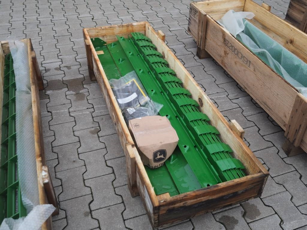 John Deere T660, T670 retrofit kit on corn - Příslušenství ke kombajnům: obrázek 4 John Deere T660, T670 retrofit kit on corn - Příslušenství ke kombajnům: obrázek 4