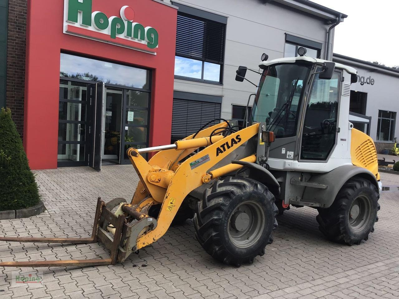 Atlas 70 - Čelní nakladač pro traktor: obrázek 2 Atlas 70 - Čelní nakladač pro traktor: obrázek 2