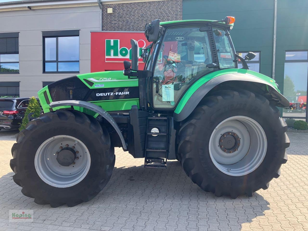 Deutz-Fahr 7250 Agrotron TTV - Traktor: obrázek 4 Deutz-Fahr 7250 Agrotron TTV - Traktor: obrázek 4