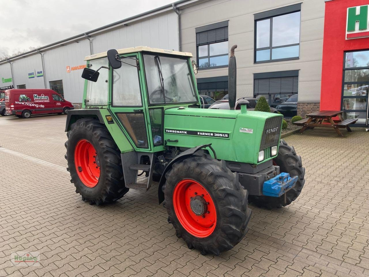 Fendt 305 - Traktor: obrázek 2 Fendt 305 - Traktor: obrázek 2
