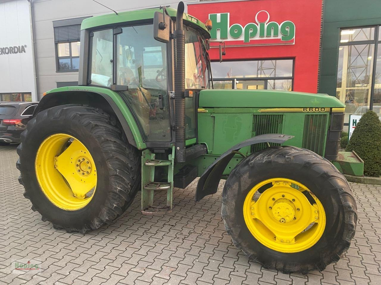 John Deere 6600 - Traktor: obrázek 1 John Deere 6600 - Traktor: obrázek 1