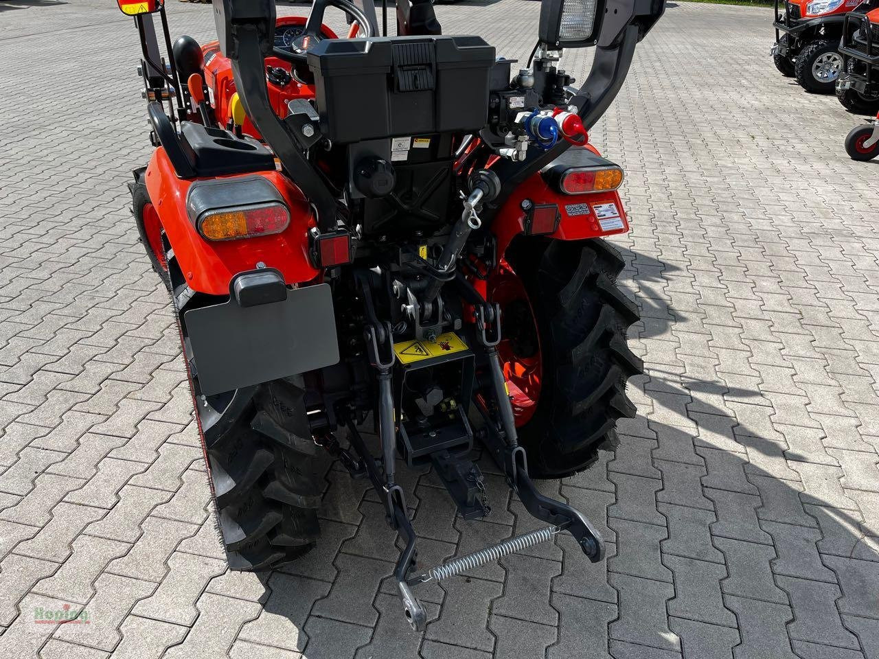 Kubota EK1-261 - Komunální traktor: obrázek 4 Kubota EK1-261 - Komunální traktor: obrázek 4