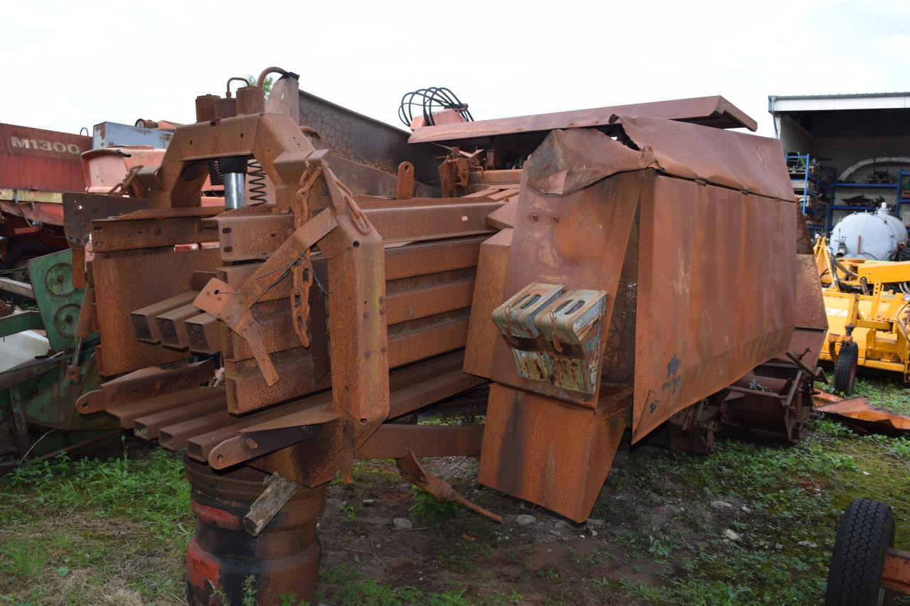 CLAAS Quadrant 1100 *zur Teilevertwertung* - Lis na hranaté balíky: obrázek 3 CLAAS Quadrant 1100 *zur Teilevertwertung* - Lis na hranaté balíky: obrázek 3