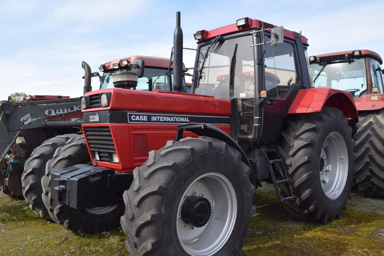 Case-IH 1455 XL A - Traktor: obrázek 2 Case-IH 1455 XL A - Traktor: obrázek 2