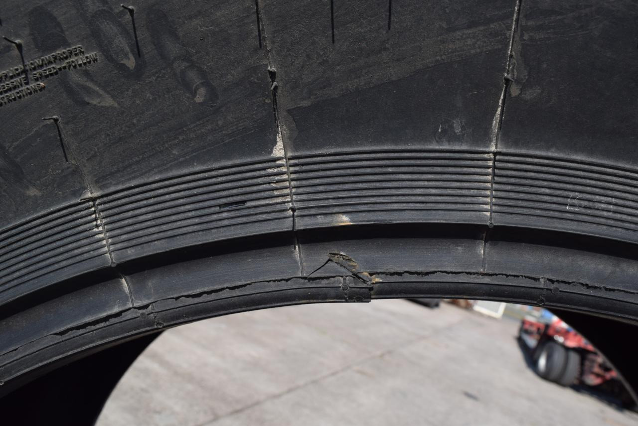 Continental 650/75R32 - Pneumatiky: obrázek 3 Continental 650/75R32 - Pneumatiky: obrázek 3