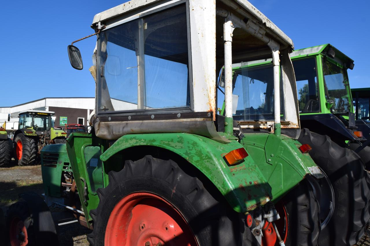 Deutz-Fahr D4006 - Traktor: obrázek 3 Deutz-Fahr D4006 - Traktor: obrázek 3