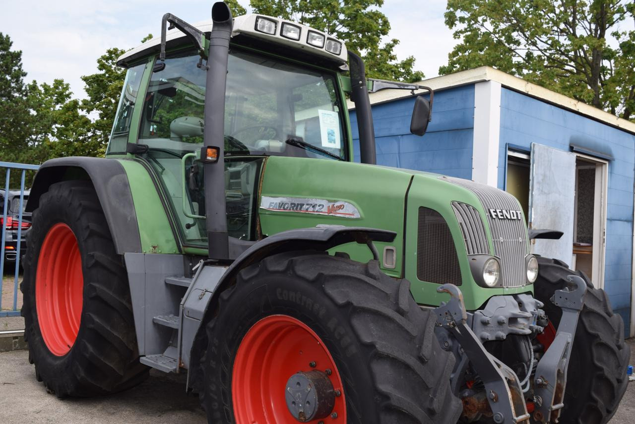 Fendt 712 Vario - Traktor: obrázek 2 Fendt 712 Vario - Traktor: obrázek 2