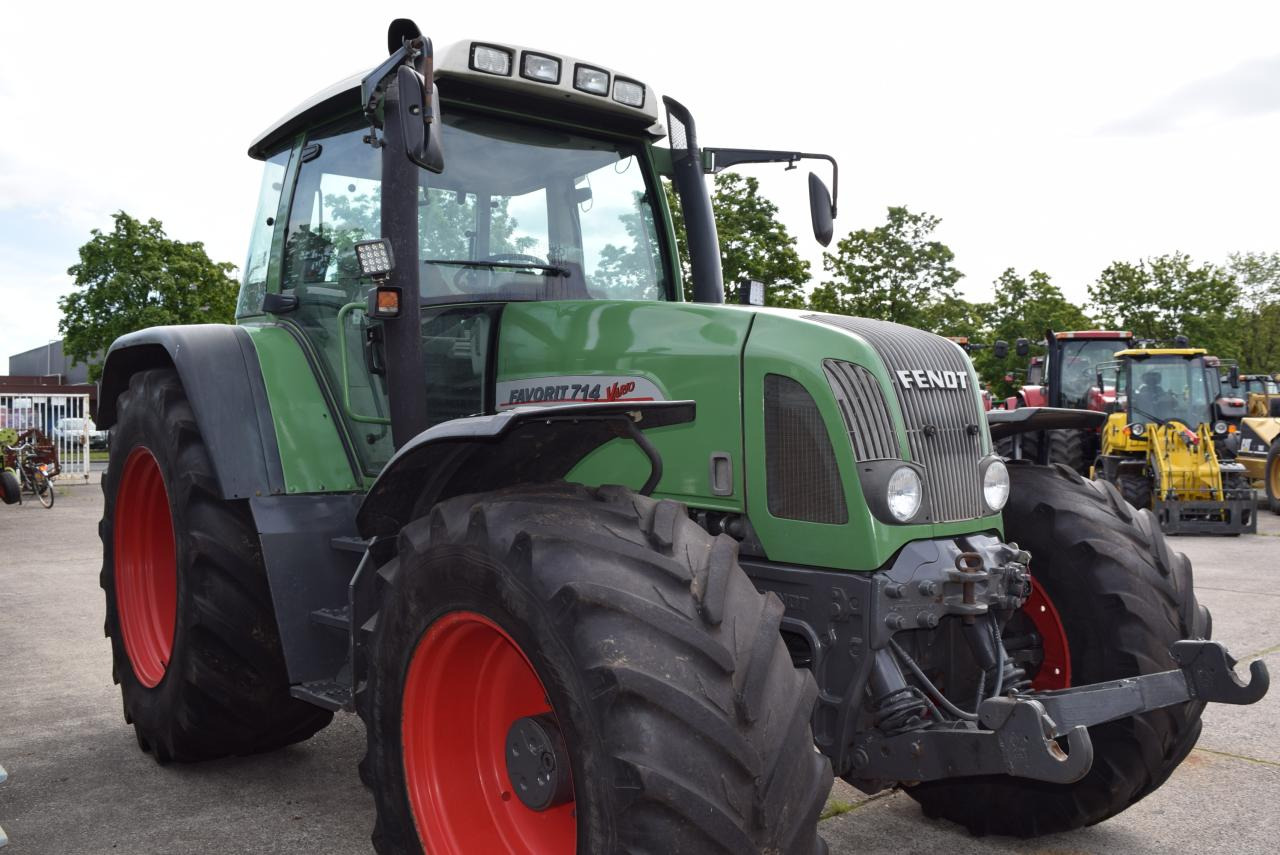 Fendt 714 Vario - Traktor: obrázek 2 Fendt 714 Vario - Traktor: obrázek 2
