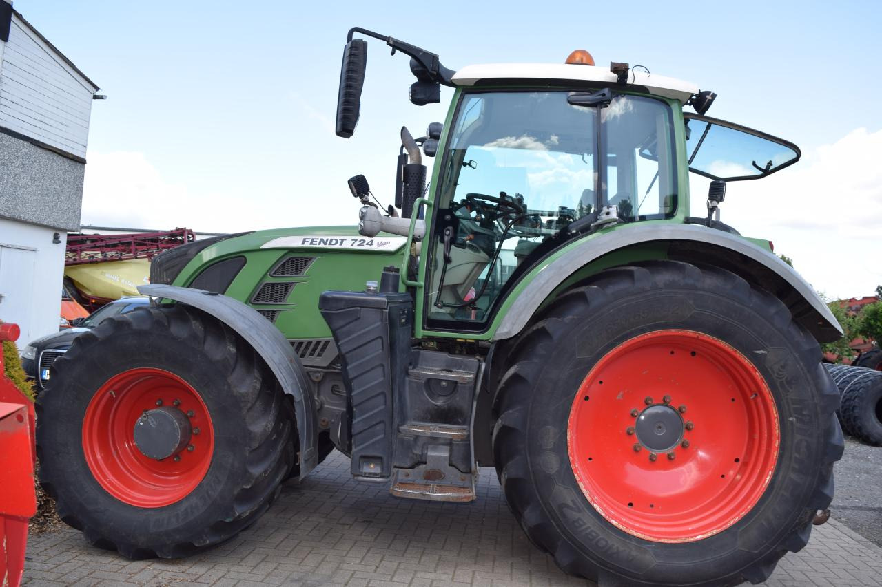 Fendt 724 Vario TMS SCR ProfiPlus - Traktor: obrázek 3 Fendt 724 Vario TMS SCR ProfiPlus - Traktor: obrázek 3