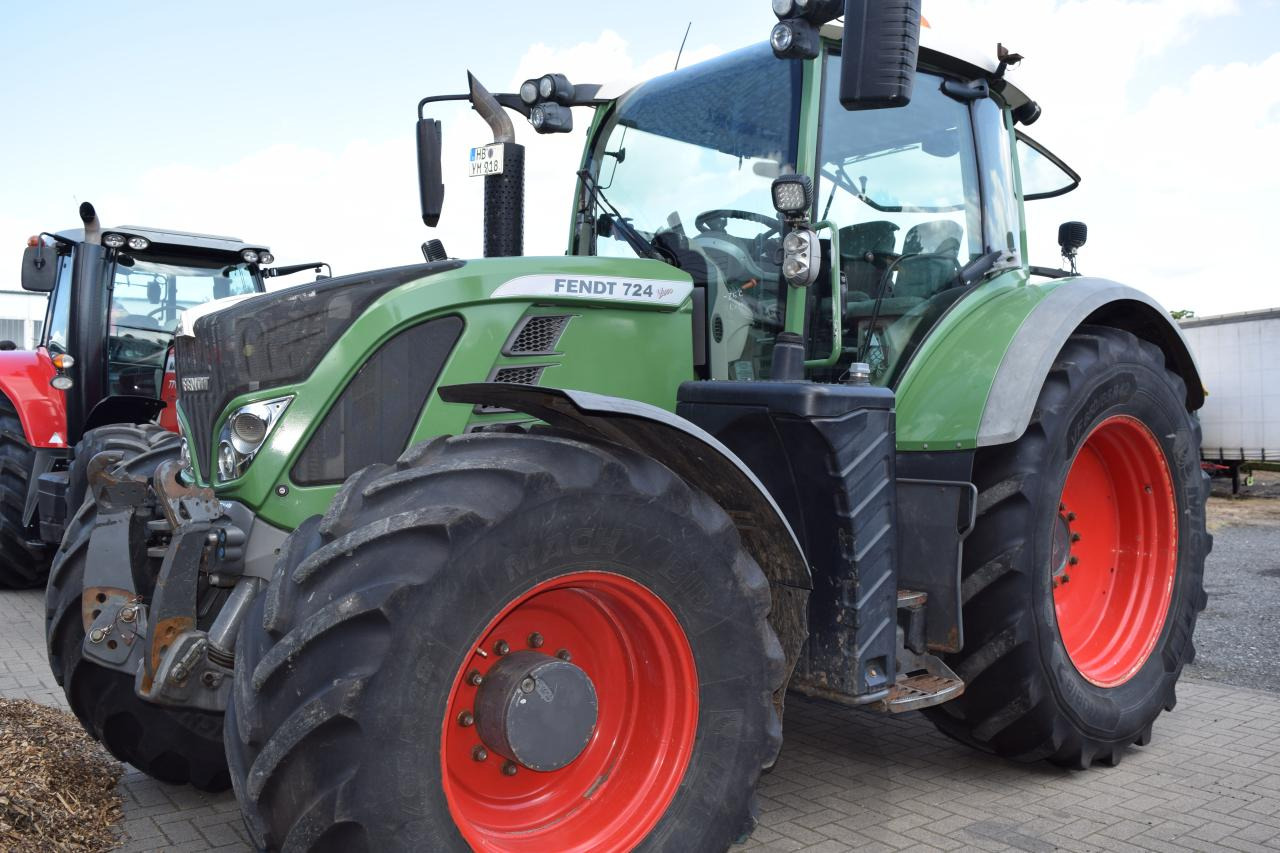 Fendt 724 Vario TMS SCR ProfiPlus - Traktor: obrázek 2 Fendt 724 Vario TMS SCR ProfiPlus - Traktor: obrázek 2
