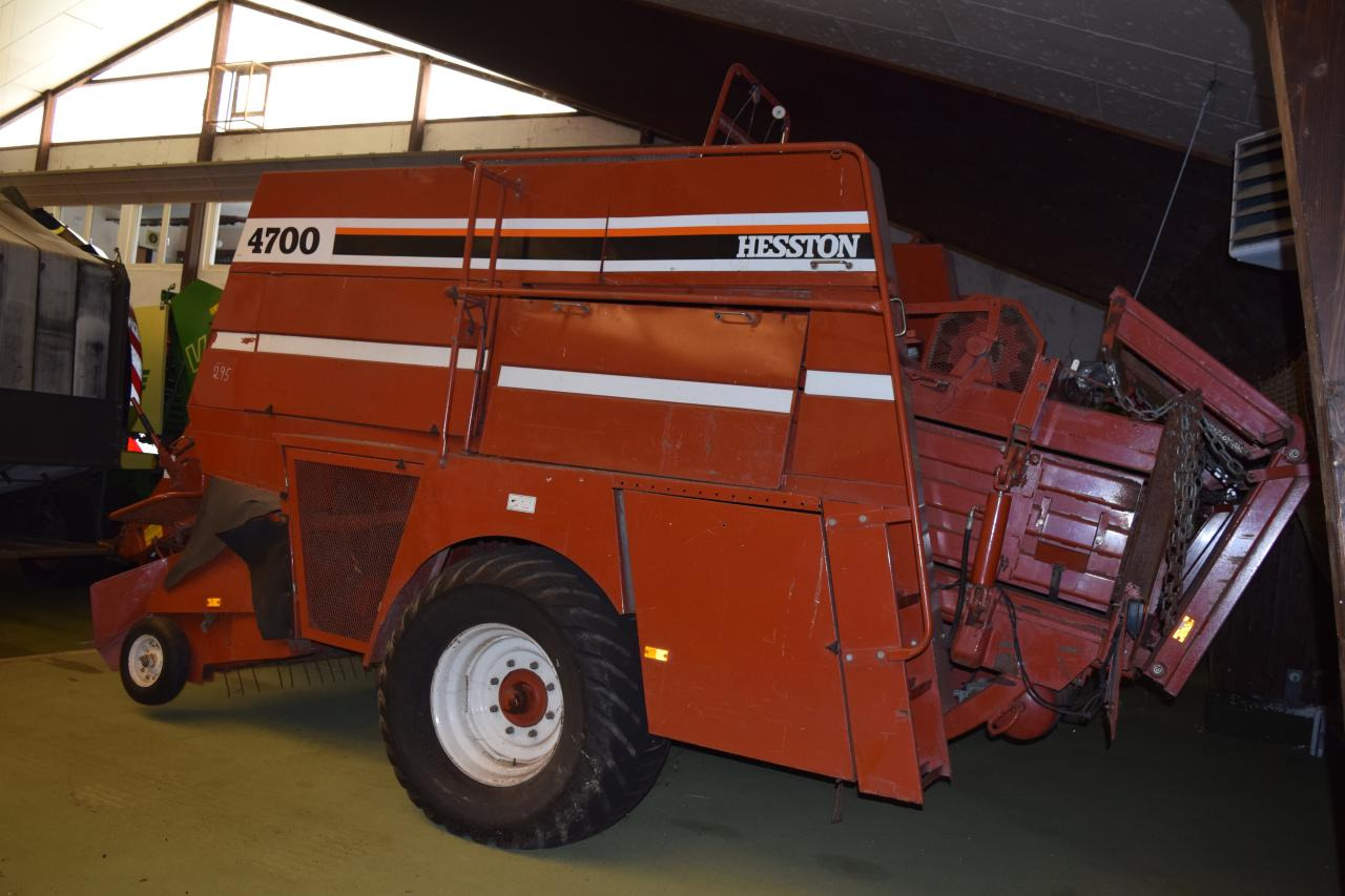 Fiat Hesston 4700 - Lis na hranaté balíky: obrázek 3 Fiat Hesston 4700 - Lis na hranaté balíky: obrázek 3