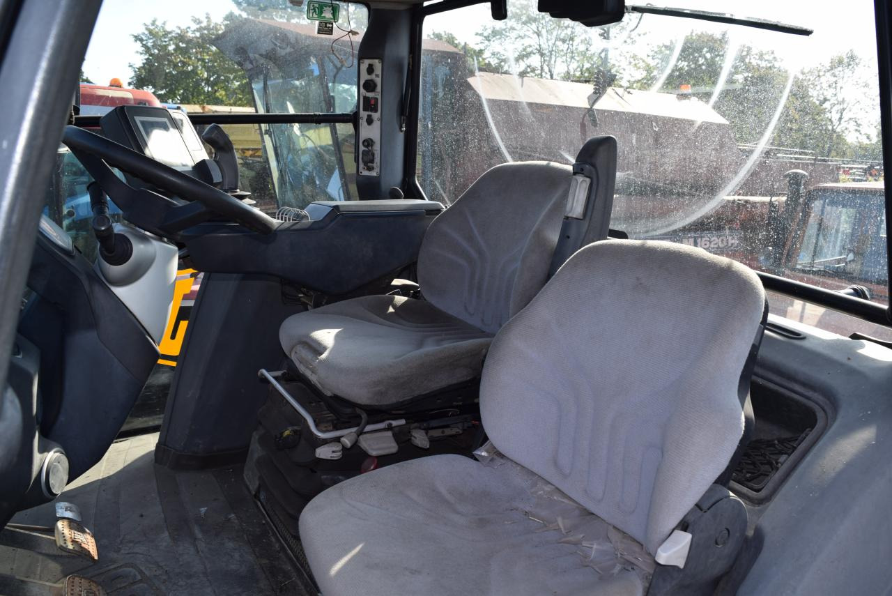 Traktor JCB Fastrac 8250: obrázek 6