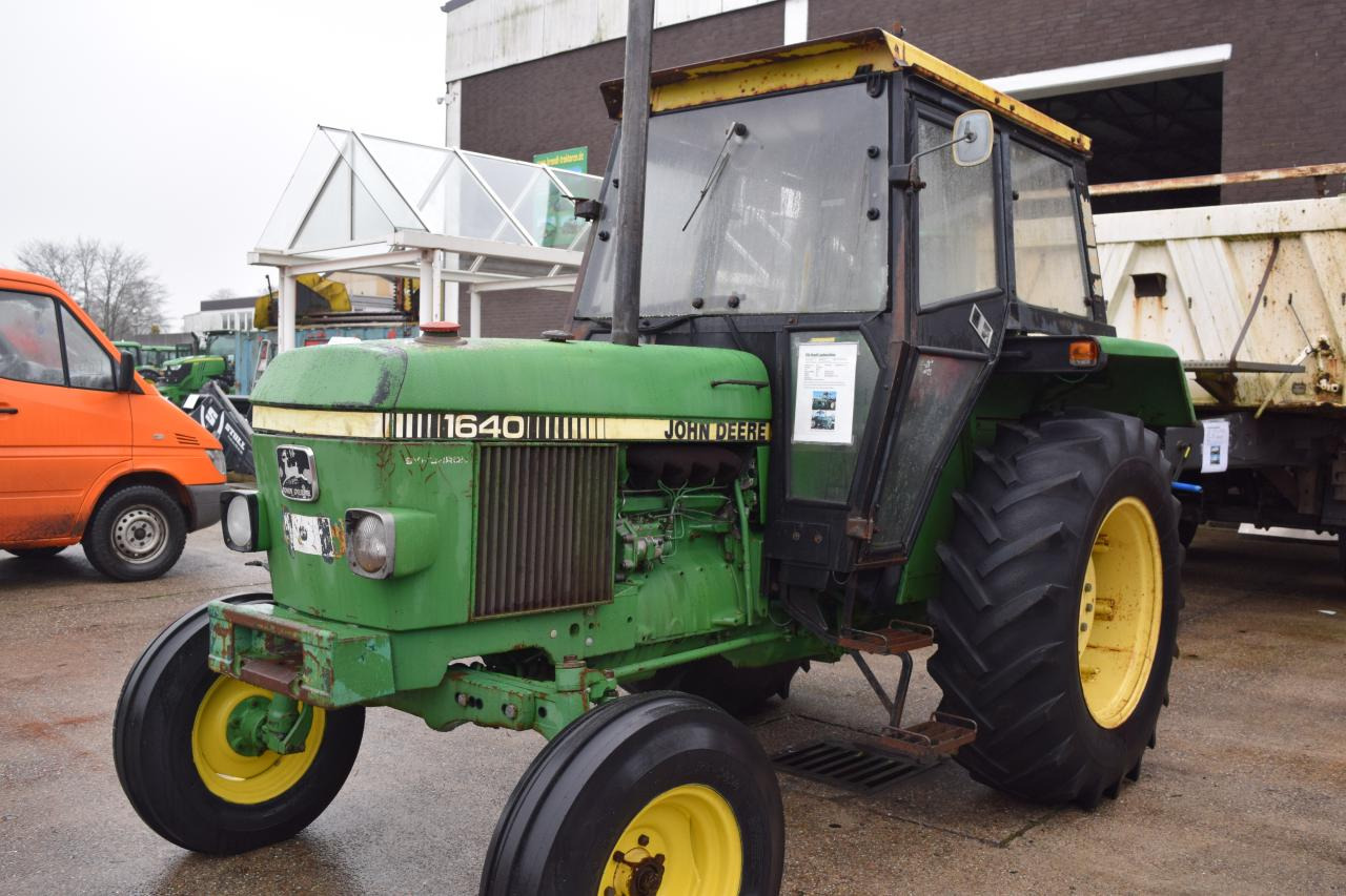 John Deere 1640 - Traktor: obrázek 1 John Deere 1640 - Traktor: obrázek 1