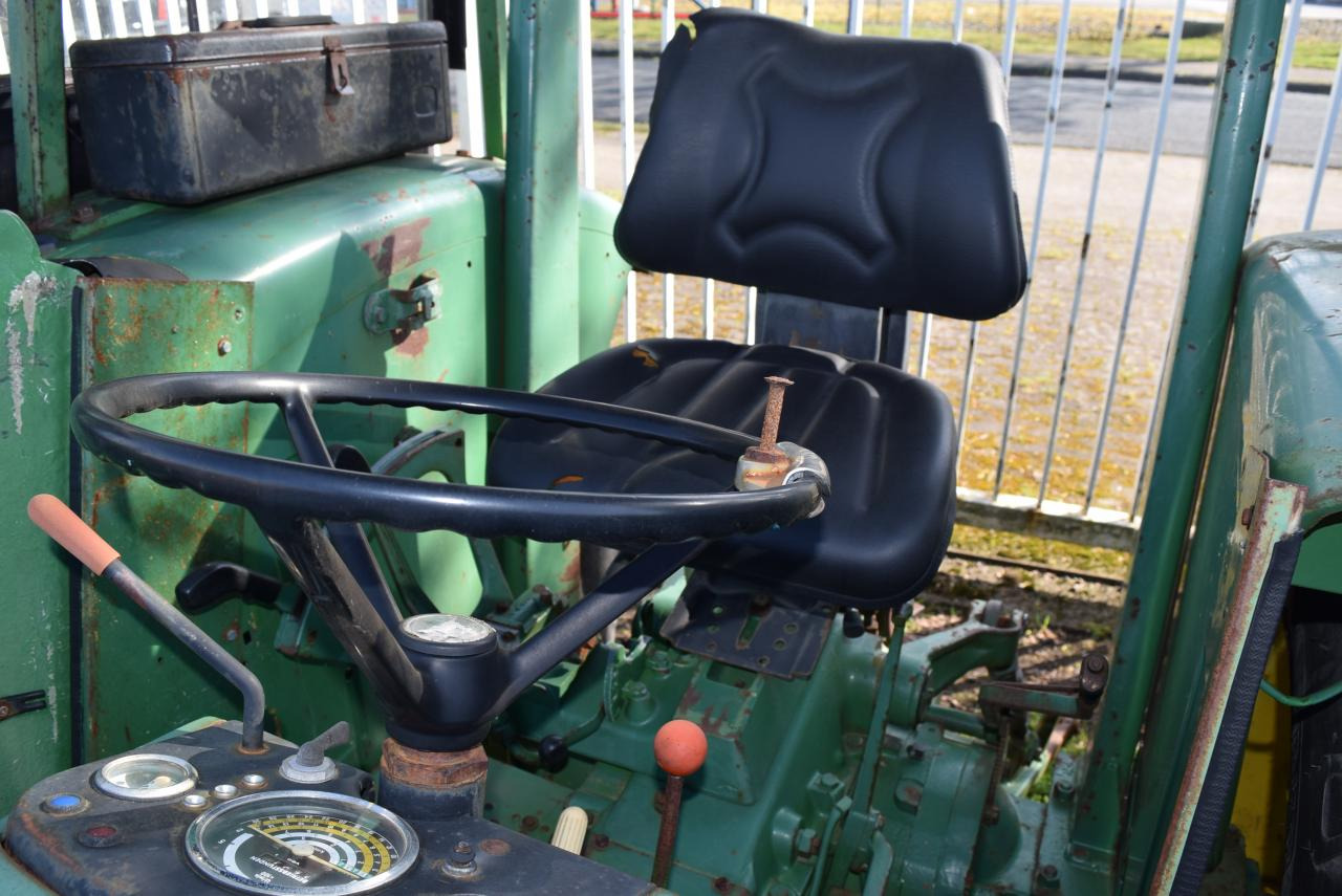 John Deere 2130 - Traktor: obrázek 5 John Deere 2130 - Traktor: obrázek 5