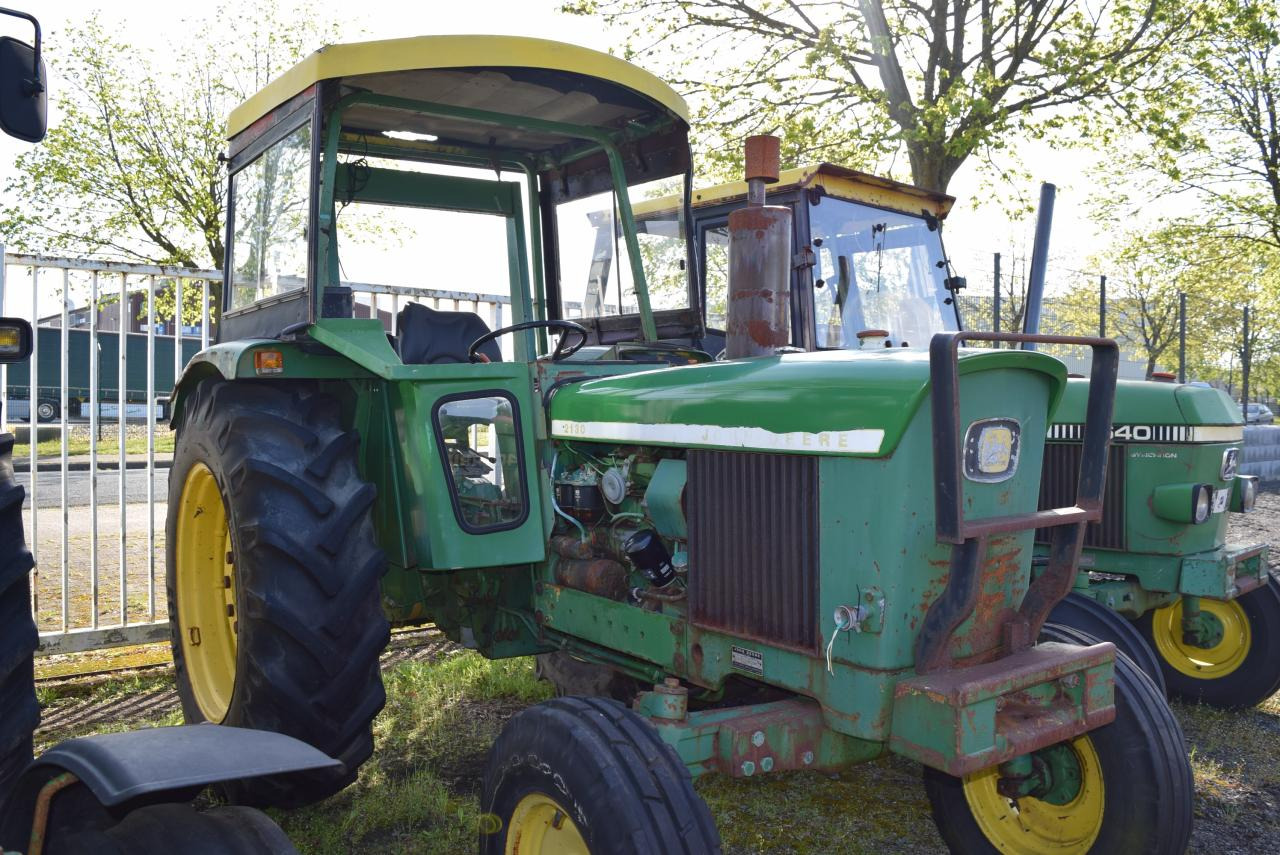 John Deere 2130 - Traktor: obrázek 1 John Deere 2130 - Traktor: obrázek 1