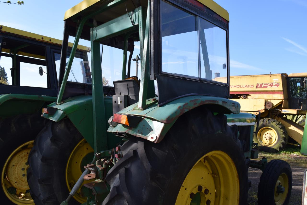 John Deere 2130 - Traktor: obrázek 3 John Deere 2130 - Traktor: obrázek 3