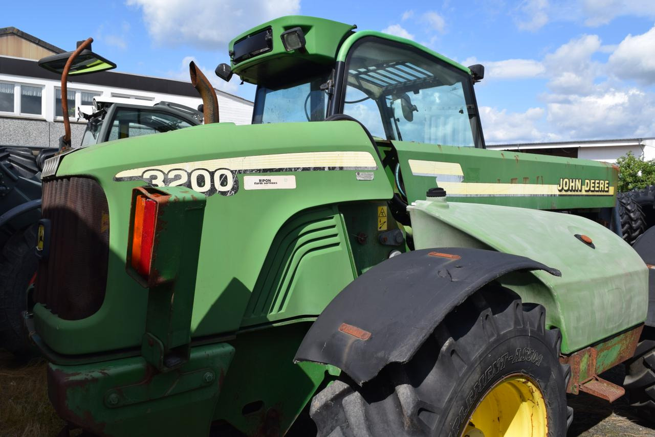 John Deere 3200 - Teleskopický manipulátor: obrázek 4 John Deere 3200 - Teleskopický manipulátor: obrázek 4