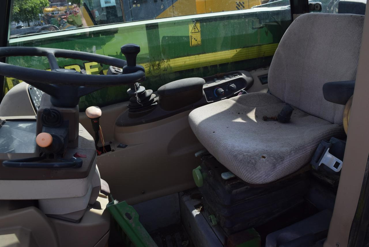 John Deere 3200 - Teleskopický manipulátor: obrázek 5 John Deere 3200 - Teleskopický manipulátor: obrázek 5