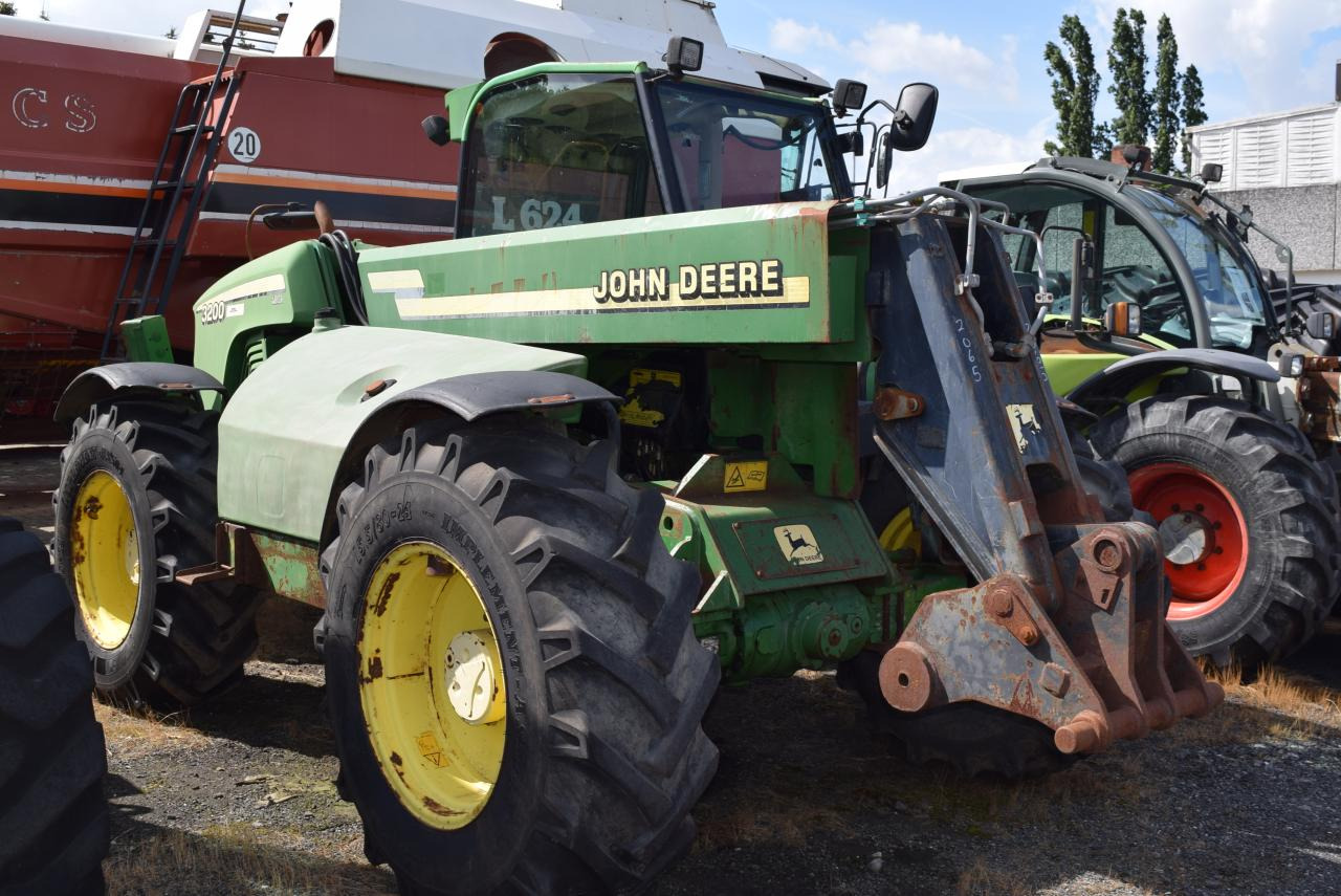 John Deere 3200 - Teleskopický manipulátor: obrázek 2 John Deere 3200 - Teleskopický manipulátor: obrázek 2