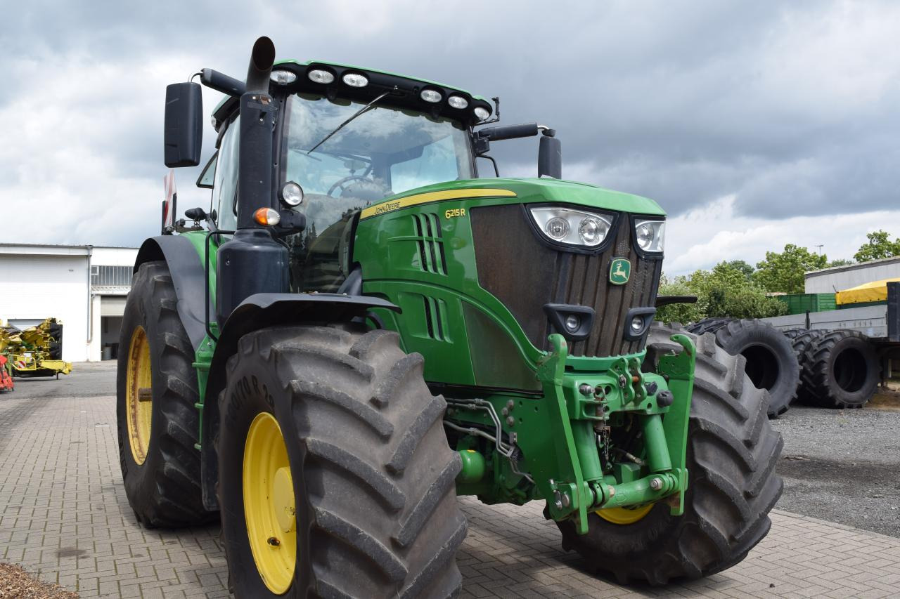 John Deere 6215 R - Traktor: obrázek 3 John Deere 6215 R - Traktor: obrázek 3