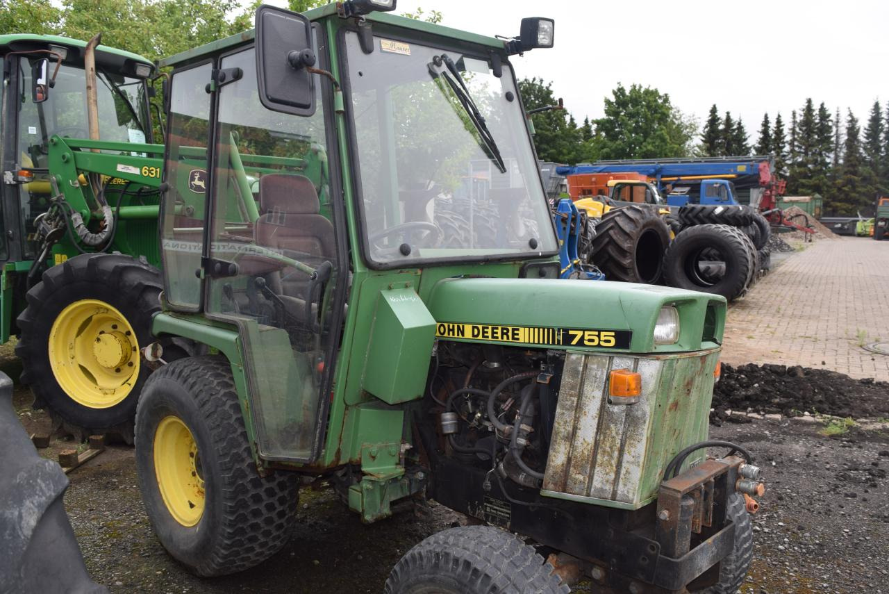 John Deere 755 - Traktor: obrázek 4 John Deere 755 - Traktor: obrázek 4