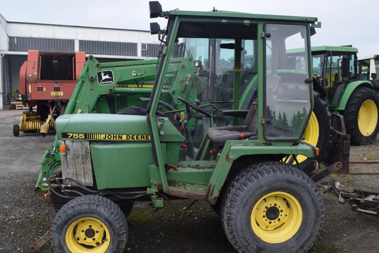 John Deere 755 - Traktor: obrázek 2 John Deere 755 - Traktor: obrázek 2