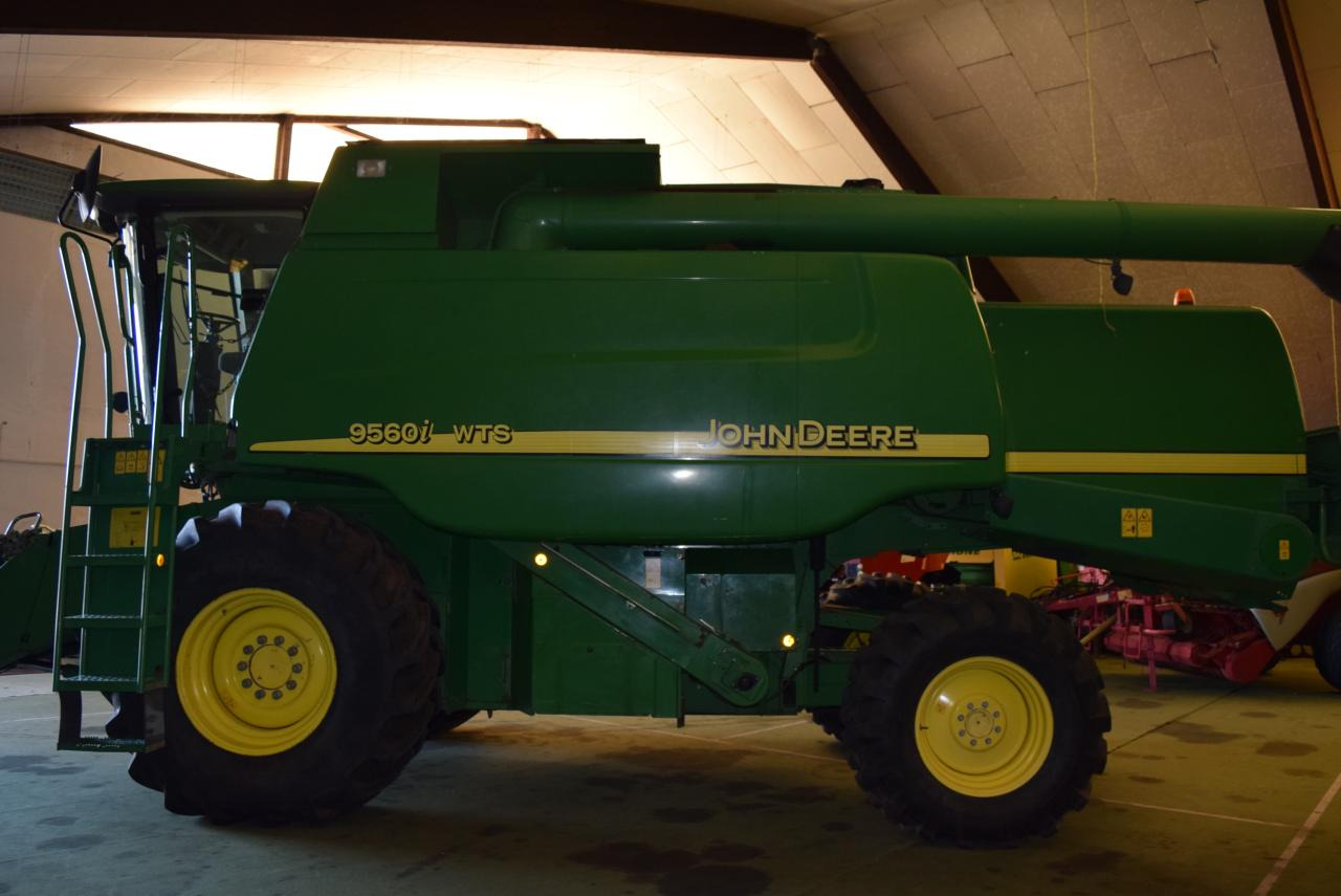 John Deere 9560 i WTS - Sklízecí mlátička: obrázek 1 John Deere 9560 i WTS - Sklízecí mlátička: obrázek 1