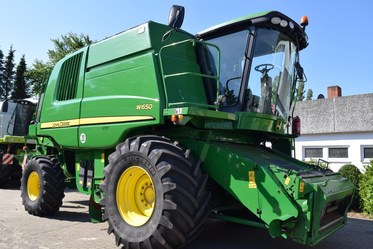 John Deere W 650 - Sklízecí mlátička: obrázek 1 John Deere W 650 - Sklízecí mlátička: obrázek 1