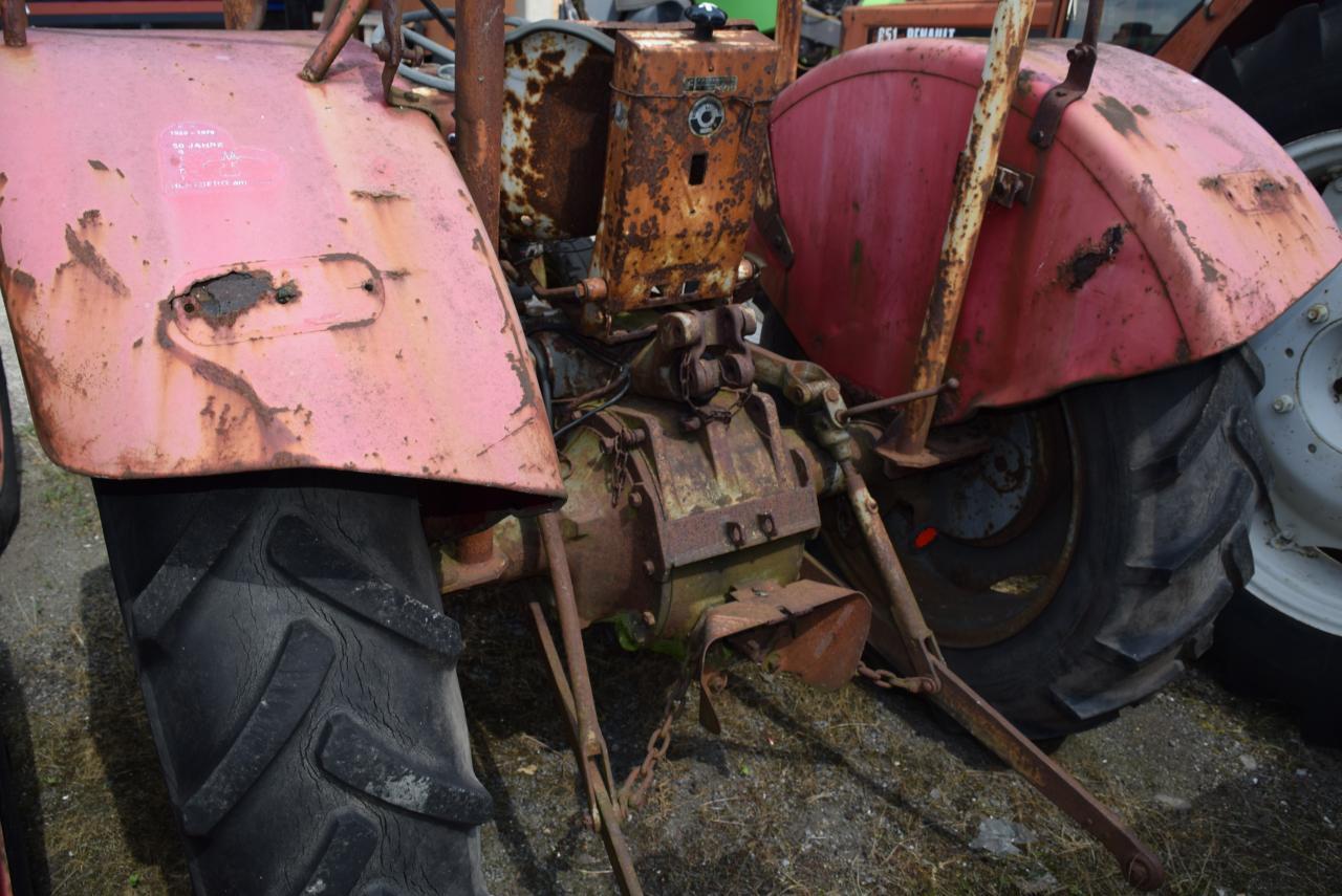 Massey Ferguson MF 35 - Traktor: obrázek 3 Massey Ferguson MF 35 - Traktor: obrázek 3