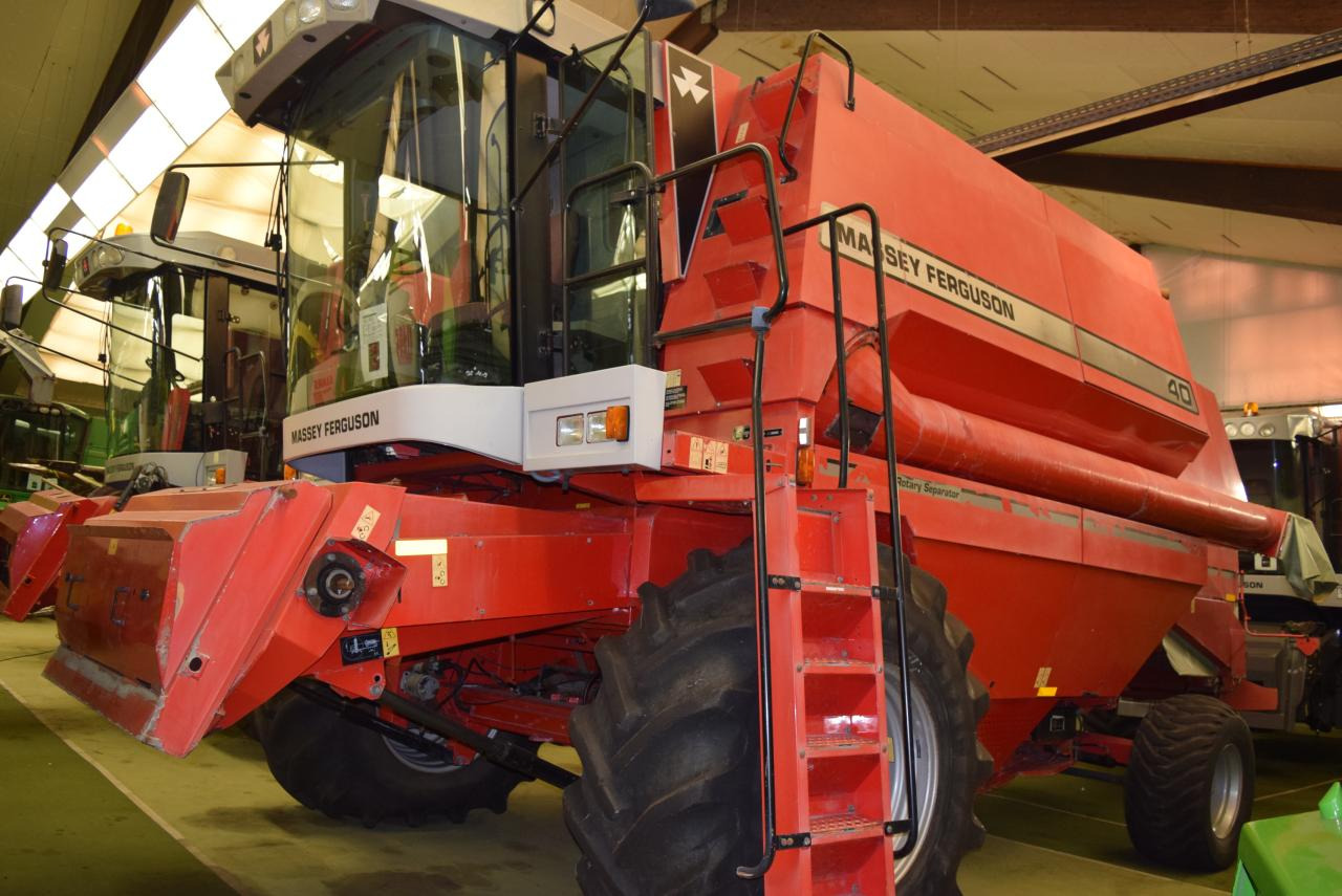Massey Ferguson MF 40 RS - Sklízecí mlátička: obrázek 1 Massey Ferguson MF 40 RS - Sklízecí mlátička: obrázek 1