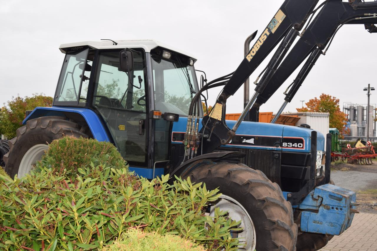 New Holland 8340 - Traktor: obrázek 2 New Holland 8340 - Traktor: obrázek 2
