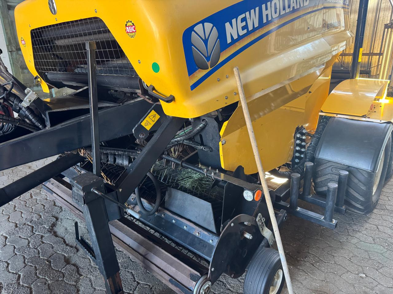 New Holland Rooll Baler 125 Combi - Lis na válcové balíky: obrázek 2 New Holland Rooll Baler 125 Combi - Lis na válcové balíky: obrázek 2