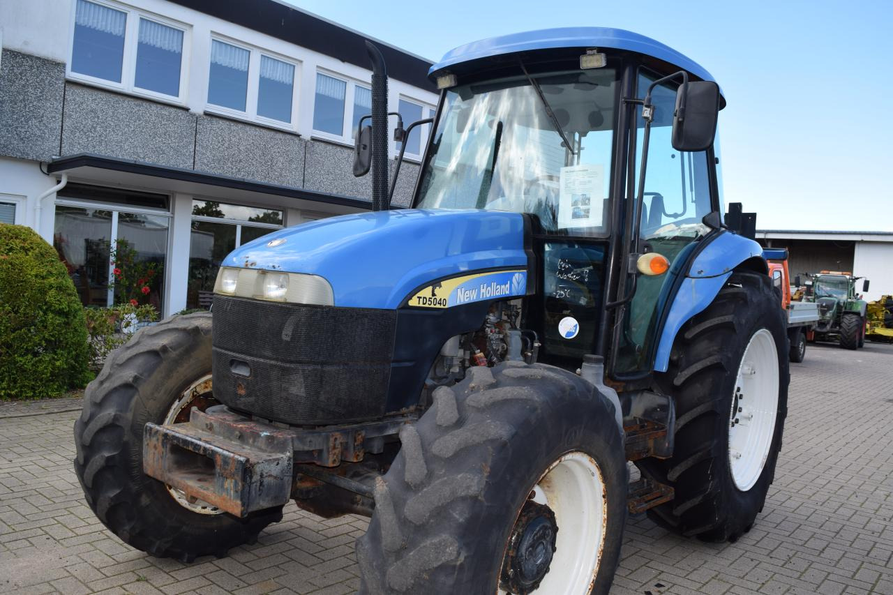 New Holland TD 5040 - Traktor: obrázek 4 New Holland TD 5040 - Traktor: obrázek 4