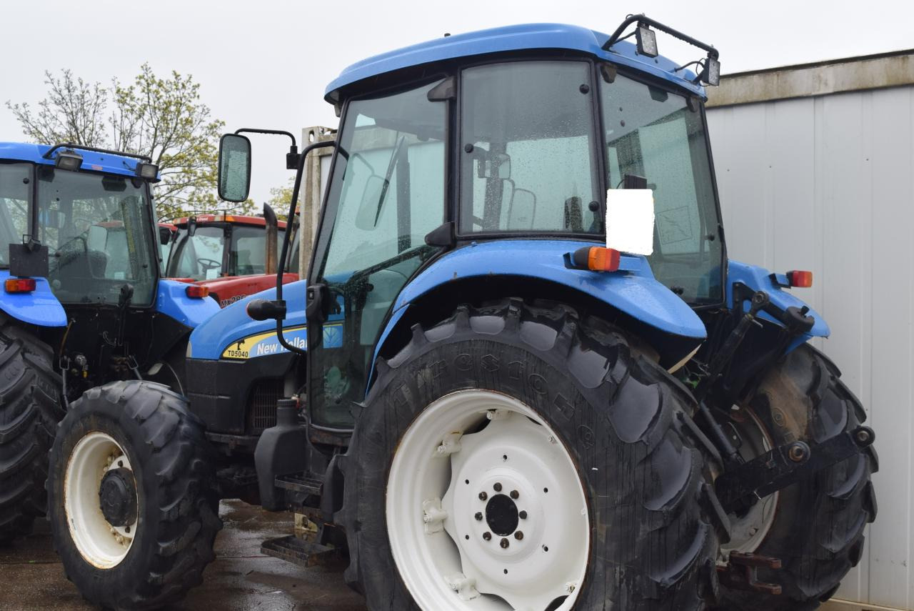 New Holland TD 5040 - Traktor: obrázek 3 New Holland TD 5040 - Traktor: obrázek 3
