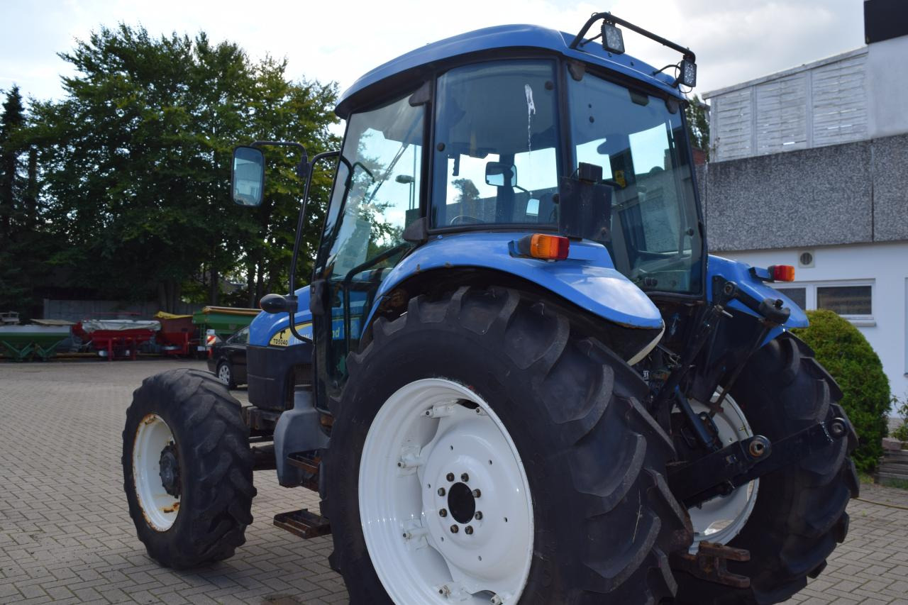 New Holland TD 5040 - Traktor: obrázek 5 New Holland TD 5040 - Traktor: obrázek 5